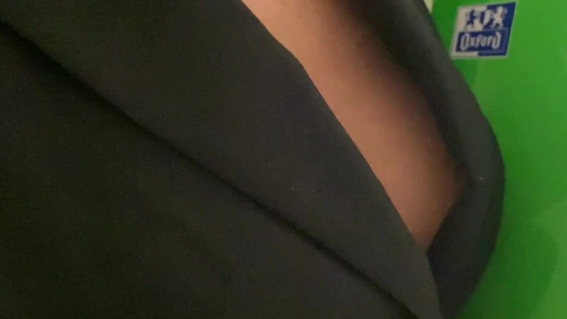 Agente de seguros hawt y tetona se deja follar para vender una póliza