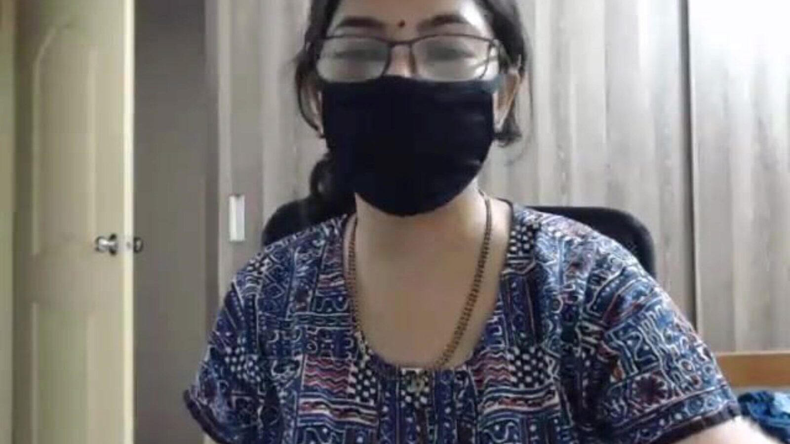 Indian milf disrobing on cam