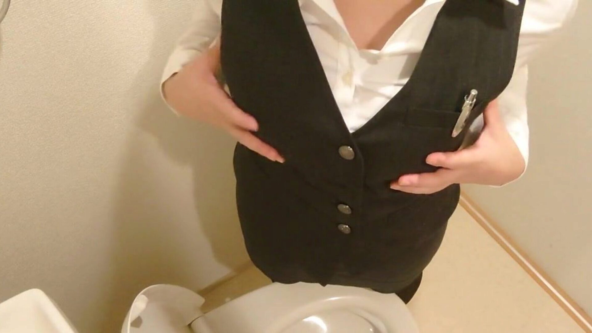 ド変態OL、トイレで大量潮吹きオナニー_nyan_20200905